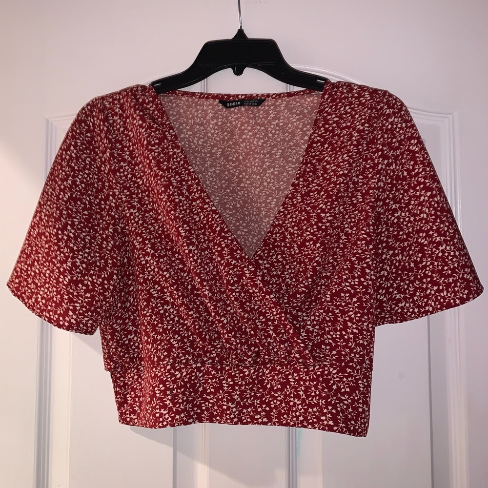 SHEIN Allover Plants Flutter Sleeve Tight Hem Crop Top